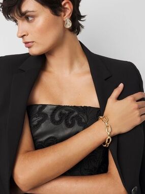 WHBM Pillowy Links Toggle Bracelet Matte Gold Tone NWOT